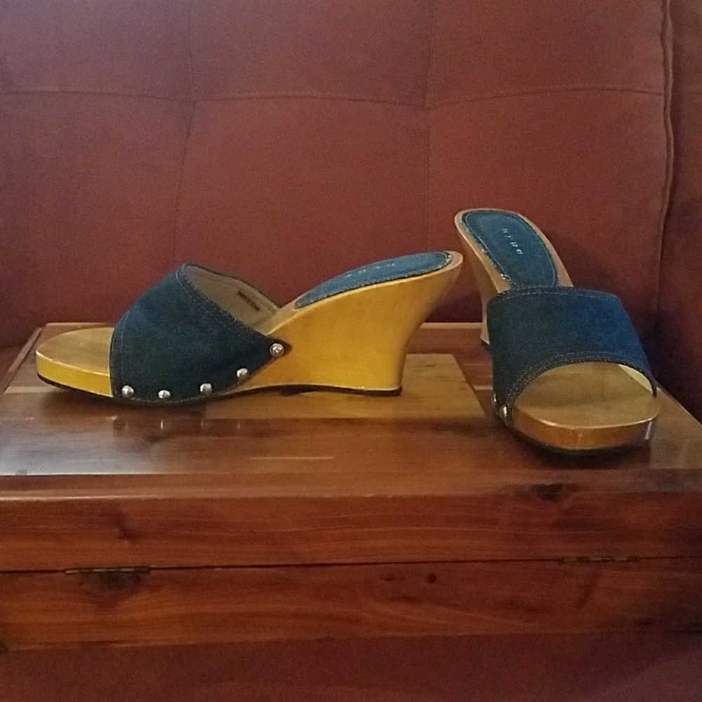 Sandals - Picture 3 of 3